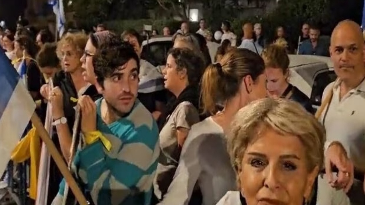 خانواده‌های اسرای اسراییل مقر وزارت جنگ رژیم صهیونیستی را بستند