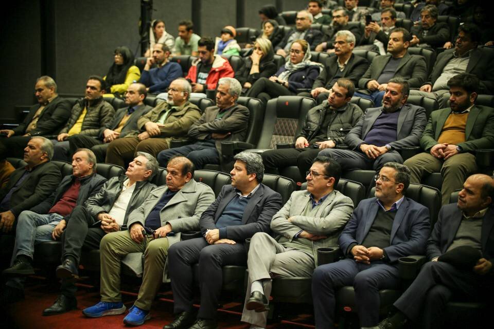 خزاعی: سینماگرانِ کنج عزلت گزیده به صحنه برگردند