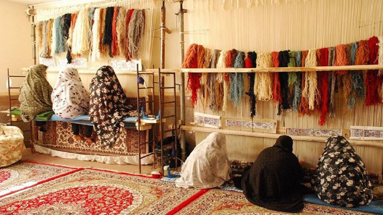 رنج‌هایی که رج به رج پای دار قالی گره می‌خورد
