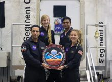 عکس| یک دانشمند ایرانی برای سفر به یک مرکز فضایی