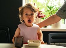 فیلم| روش‌های احیای قلبی کودکان زیر یک سال