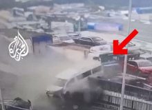 فیلم| سقوط ده‌ها خودرو از روی پل در مصر