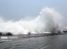 وزش باد شدید و افزایش ارتفاع امواج در جنوب کشور/ خطر غرق شدن شناگران در دریا