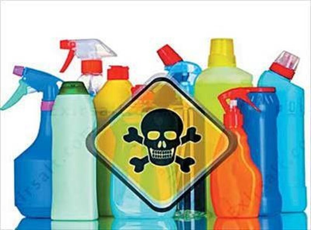 افزایش مسمومیت در روزهای پایانی سال/ خطرات ترکیب شوینده‌ها