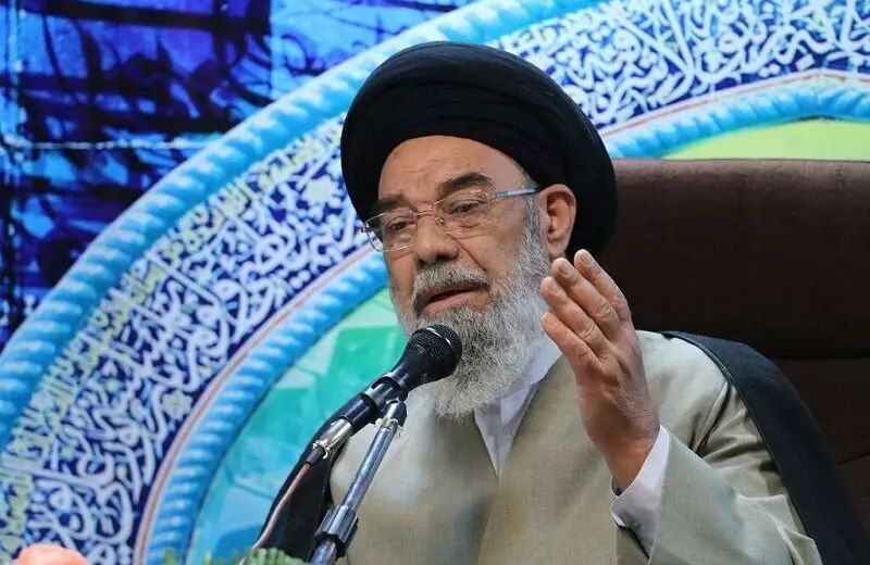امام جمعه اصفهان: دشمنان تصور می‌کنند افرادی که در انتخابات شرکت نمی‌کنند با حکومت همراه نیستند، بنابراین می‌توانند به راحتی به ایران حمله کنند