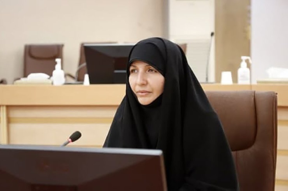 بانوان برای مشارکت حداکثری مردم در انتخابات، ایفای نقش کنند