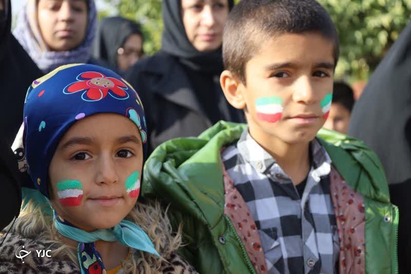حضور اقشار مختلف مردمی در راهپیمایی ۲۲ بهمن شهرستان کوه‌چنار + تصاویر