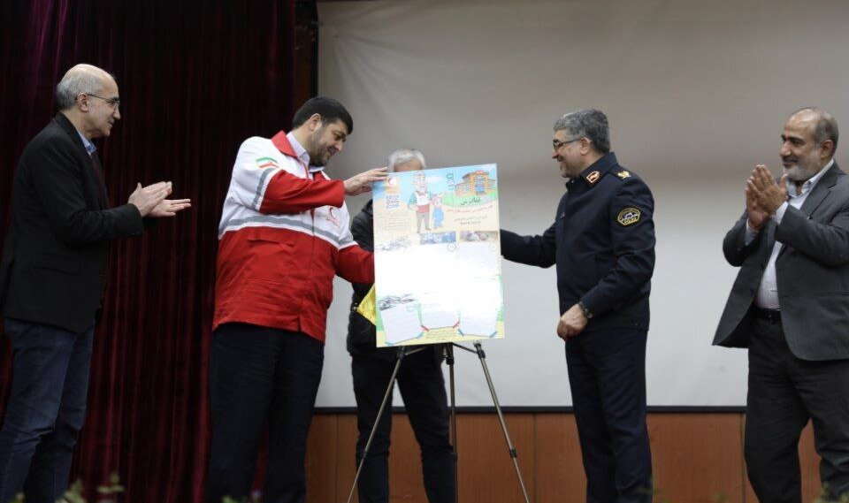 رونمایی از کتاب دستاوردهای هلال‌احمر در زلزله ترکیه و عینک AR - خبرگزاری مهر | اخبار ایران و جهان