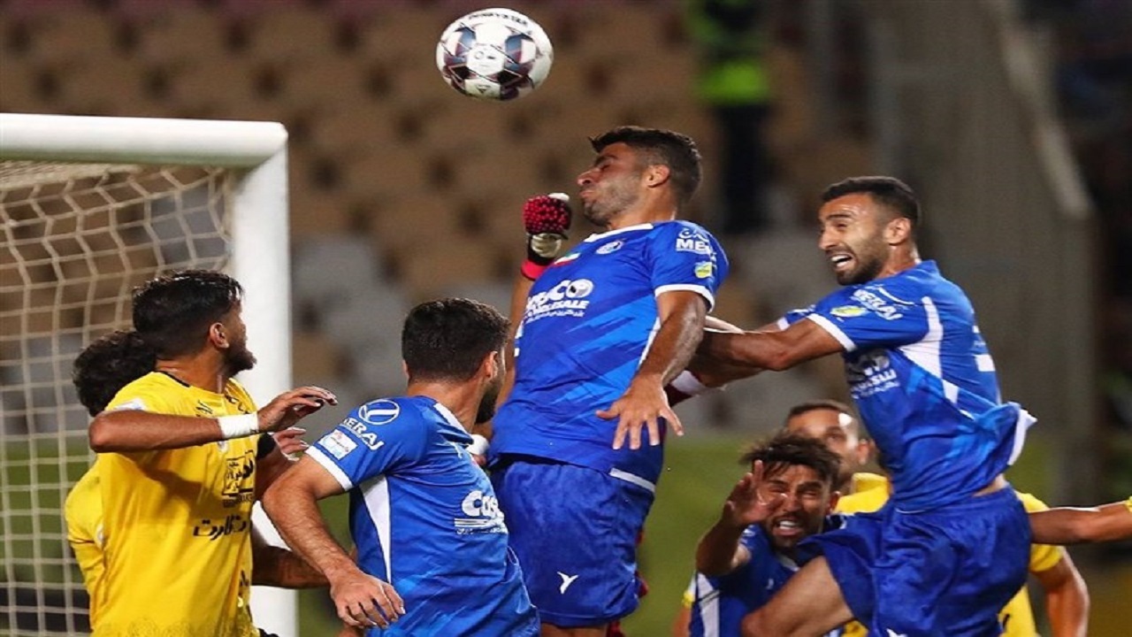 شکاف بین مدیریت و کادر فنی استقلال ادامه دارد