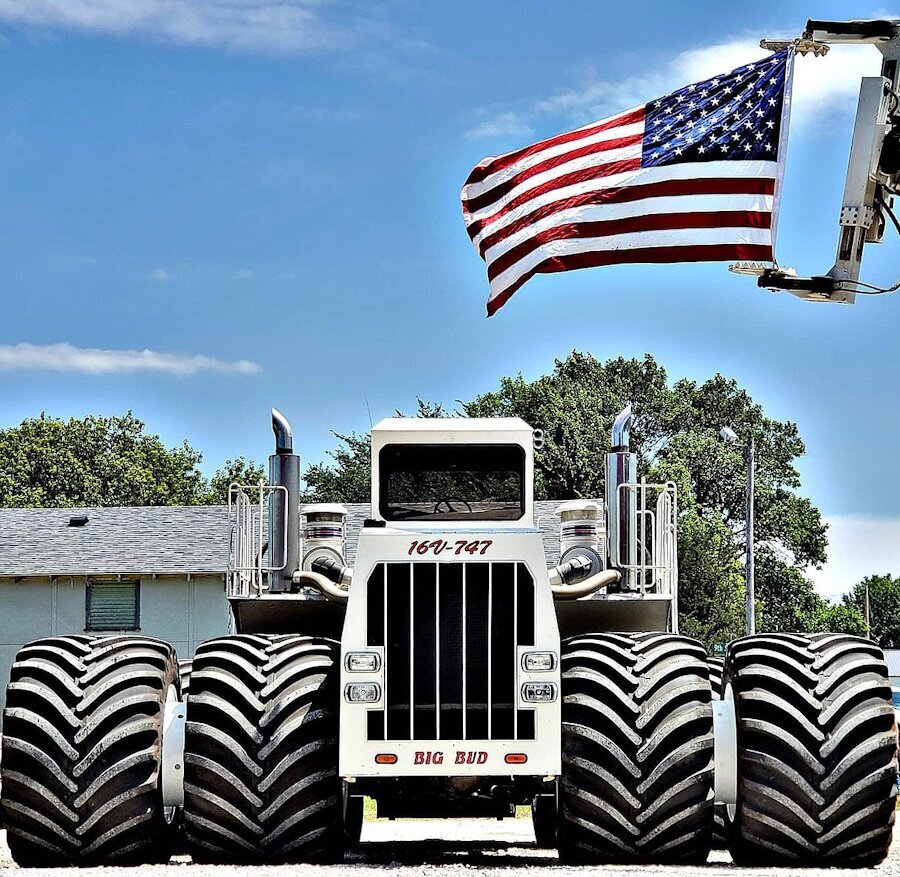 عکس| مشکل عجیب بزرگترین تراکتور جهان