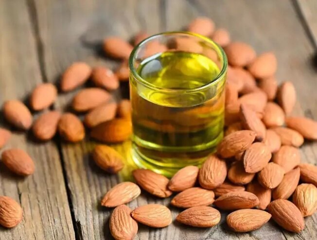 فواید روغن بادام برای سلامت پوست و مو