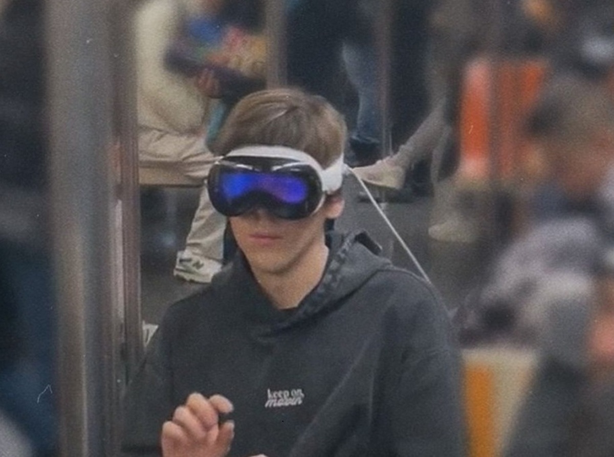 فیلم| اشتیاق کاربران برای استفاده از عینک هوشمند اپل