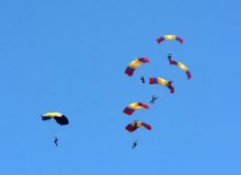 فیلم| زمین خوردن شدید یک چترباز