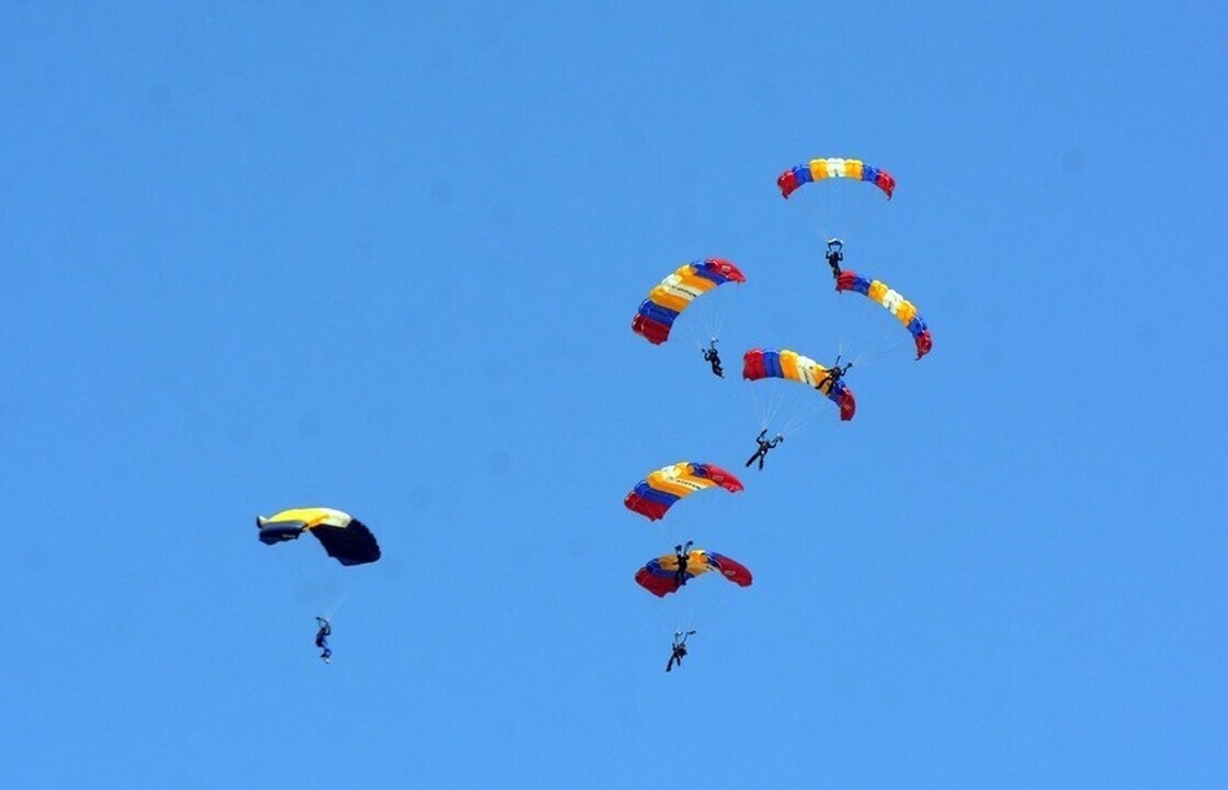 فیلم| زمین خوردن شدید یک چترباز