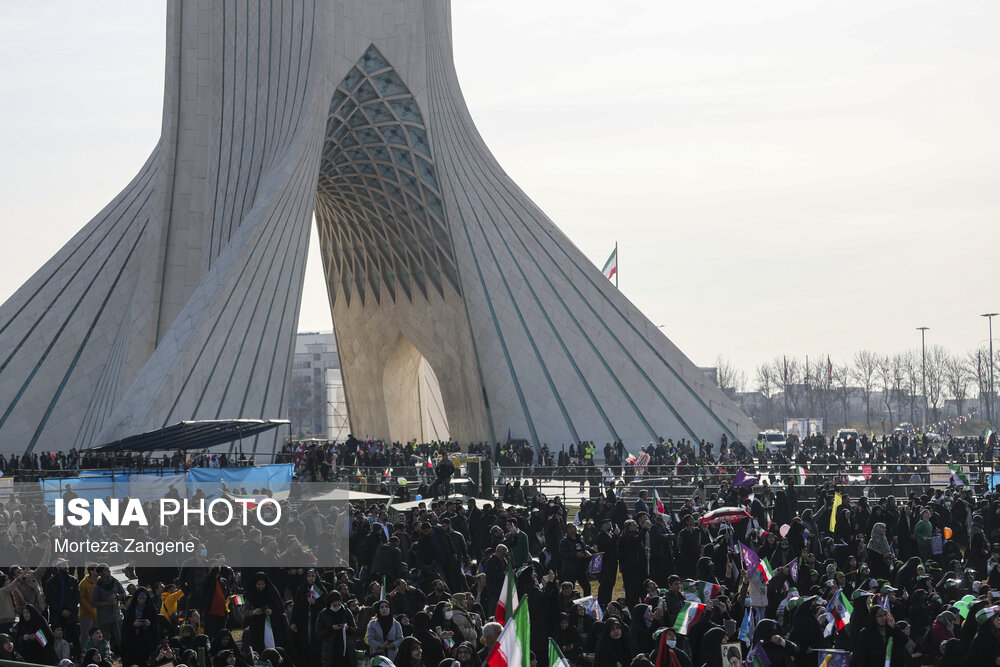 مانور بزرگ اقتدار ایرانیان در۴۵ سالگی انقلاب اسلامی ایران