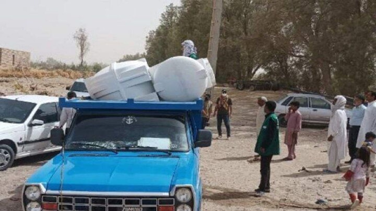 مخازن ذخیره آب در روستاهای شهرستان زهک توزیع شد