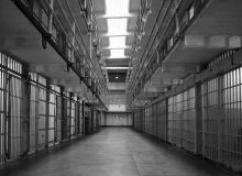 همه زندان‌های داخل شهر به خارج از شهر منتقل می‌شوند + فیلم