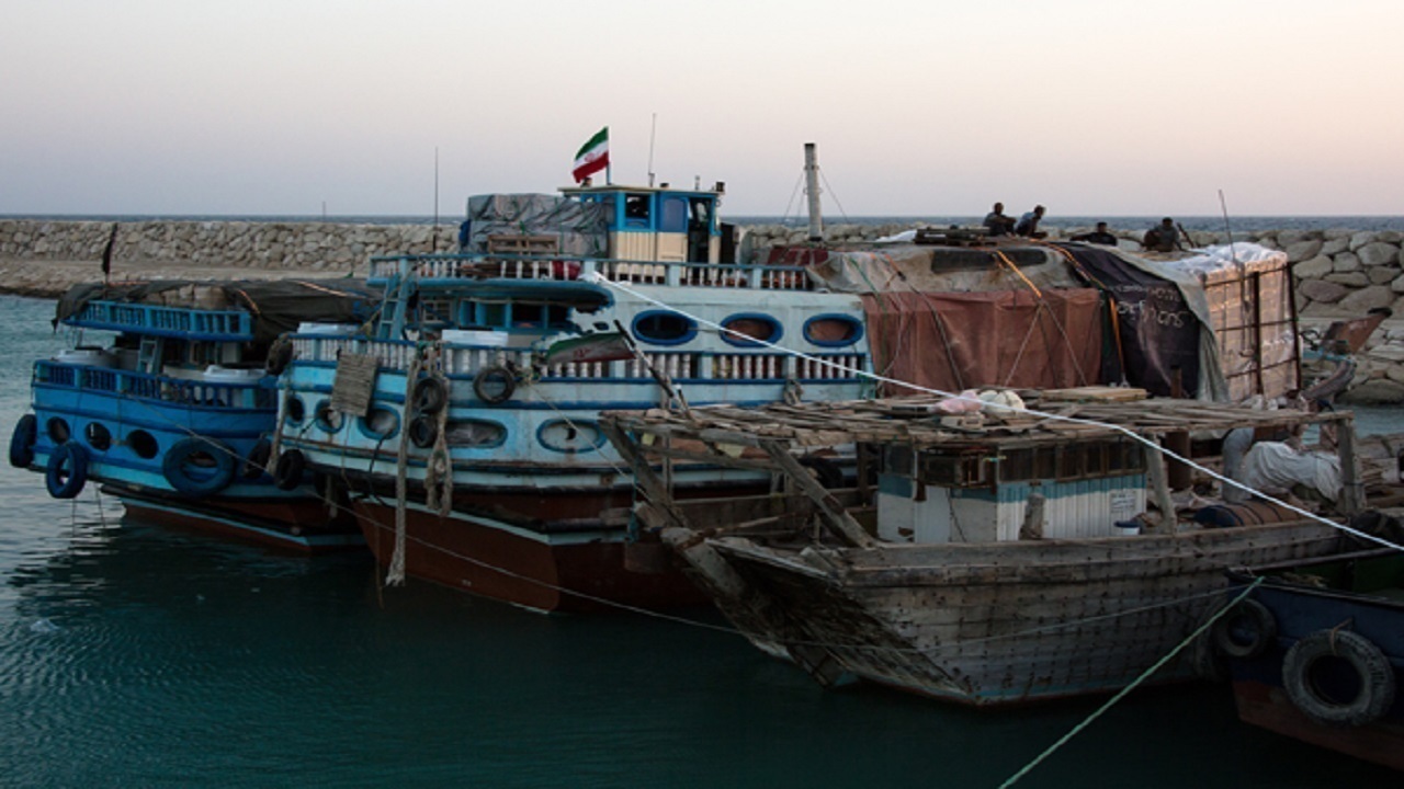 کشف بیش از ۱۰ میلیارد ریال پوشاک قاچاق در آب‌های استان بوشهر