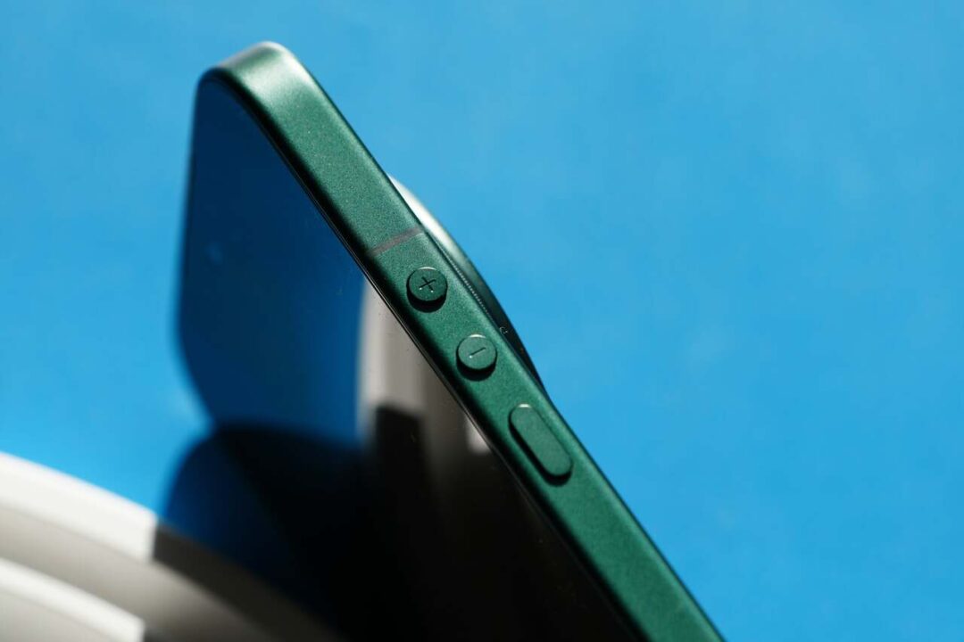 تصاویر واقعی شیائومی ۱۷ اولترا نشان می‌دهند که این گوشی پرچمدار تا چه اندازه خیره‌کننده است - لینک ۳۶۵