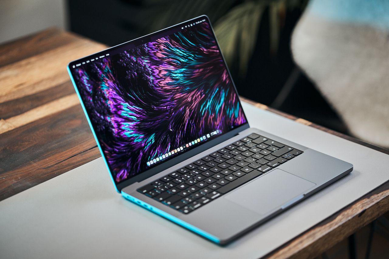 مک‌بوک‌های جدید اپل مجهز به نمایشگر لمسی OLED و FACE ID خواهد بود - دیجینوی