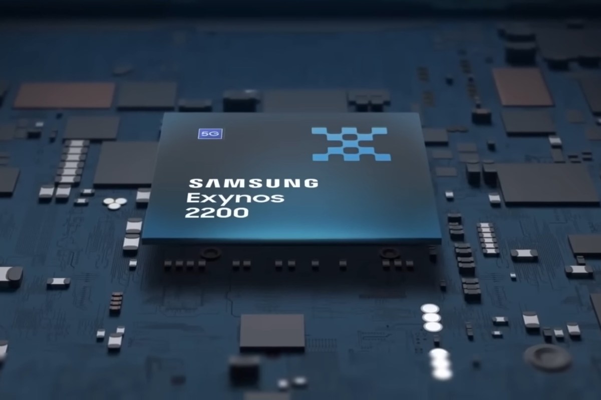 Samsung Exynos 2200 processor chip mounted on a blue circuit board
