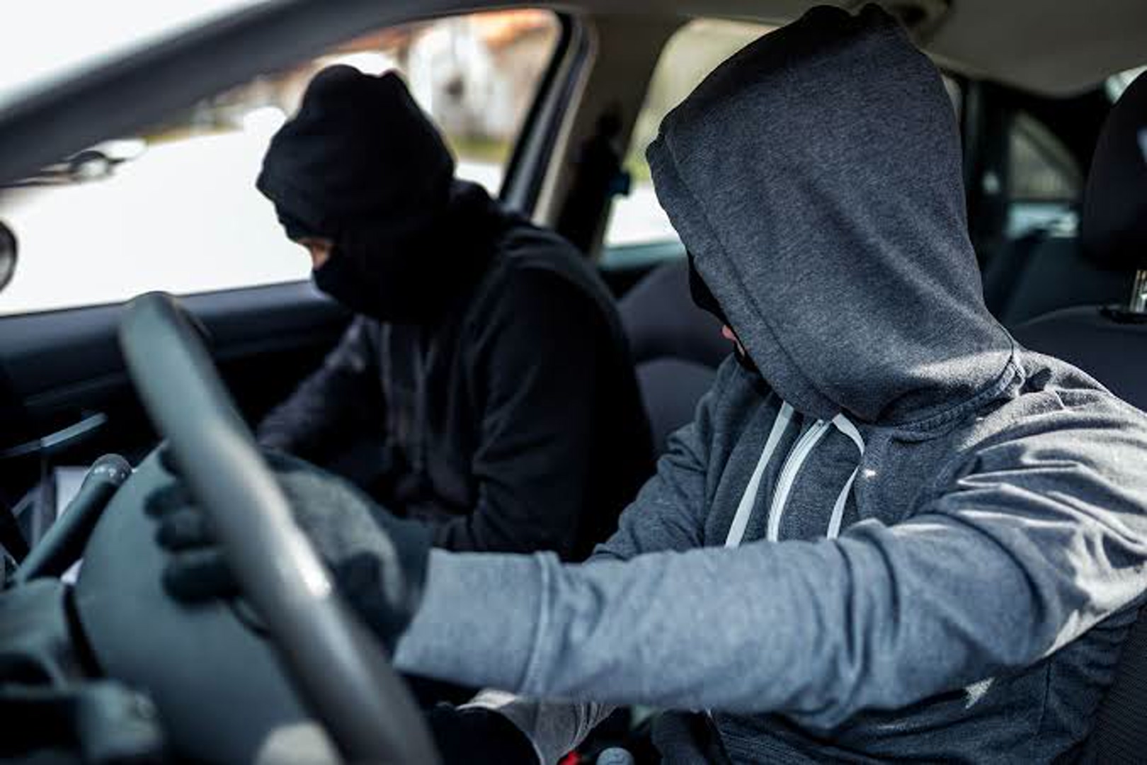 تماشا کنید: روش عجیب‌ سرقت خودرو توسط بلاگر ایرانی 