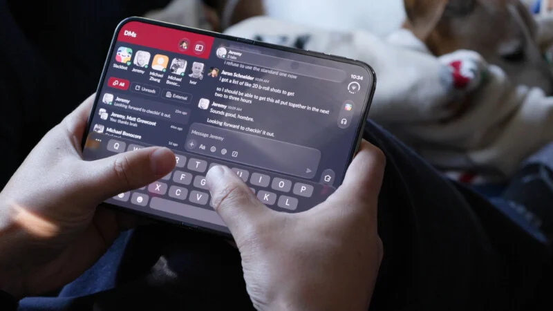 slack-800x450jpg بررسی آیفون Duo؛ سازش، اما نه به قیمت فدا کردن کیفیت | لینک ۳۶۵
